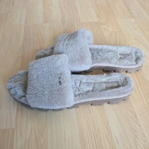 UGG Soft Beige Fur Slippers